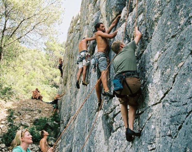  Escuela de escalada en rutas naturales 
